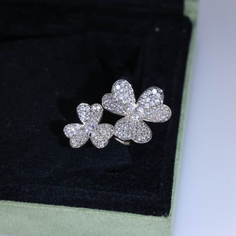 Van Cleef & Arpels ring 04yxh01 (1)