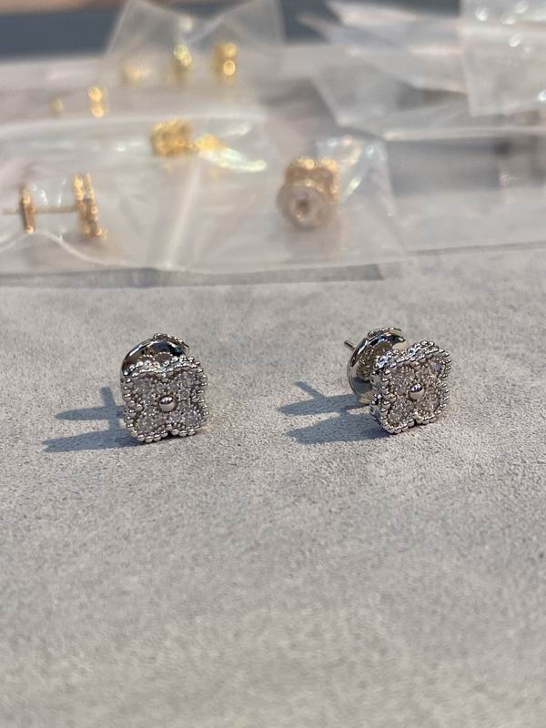 Van Cleef & Arpels earring 03lyh43 (1)