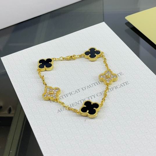 Van Cleef & Arpels bracelet 07lyh35 (1)