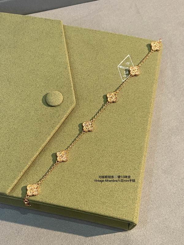 Van Cleef & Arpels bracelet 03lyh50 (1)