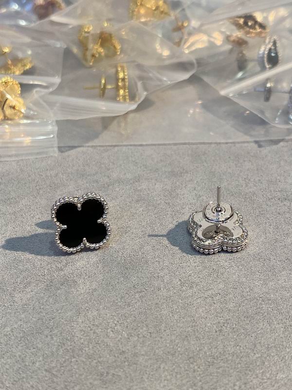 Van Cleef & Arpels earring 03lyh38 (1)