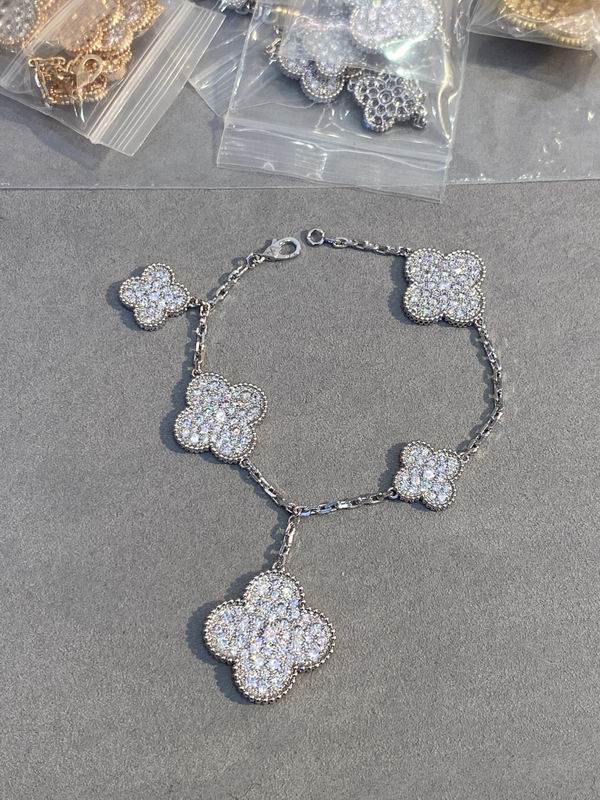 Van Cleef & Arpels bracelet 03lyh52 (1)
