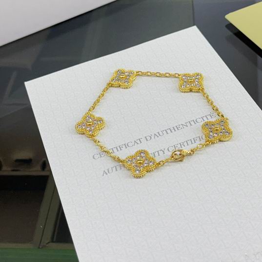 Van Cleef & Arpels bracelet 07lyh35 (1)