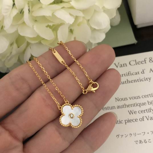 Van Cleef & Arpels necklace 04lyh27 (1)