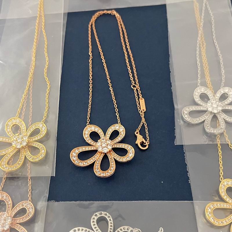 Van Cleef & Arpels necklace 06yxh03 (1)