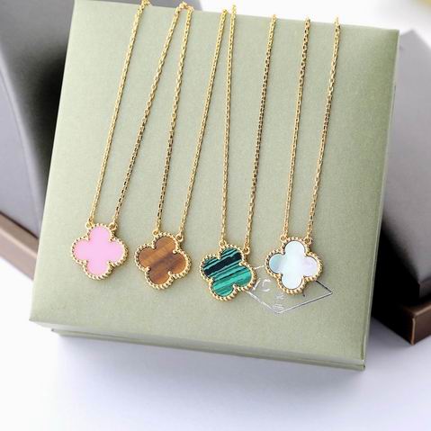 Van Cleef & Arpels necklace 04lyh24 (1)