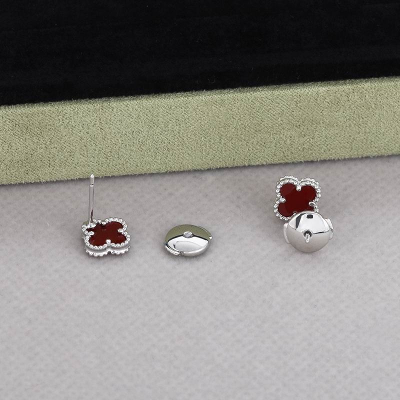 Van Cleef & Arpels earring 05yxh06 (1)