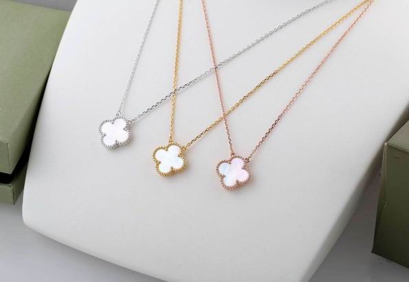 Van Cleef & Arpels necklace 04lyh24 (1)