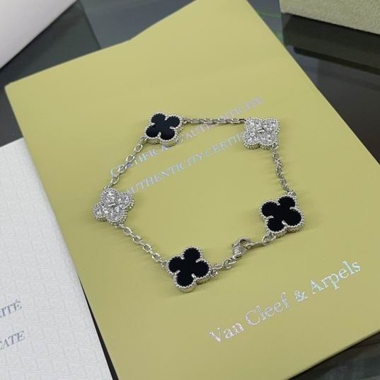 Van Cleef & Arpels bracelet 07lyh35 (1)