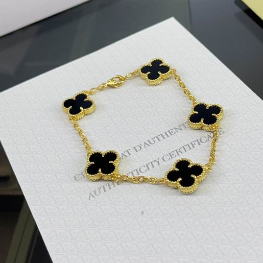 Van Cleef & Arpels bracelet 07lyh35 (1)