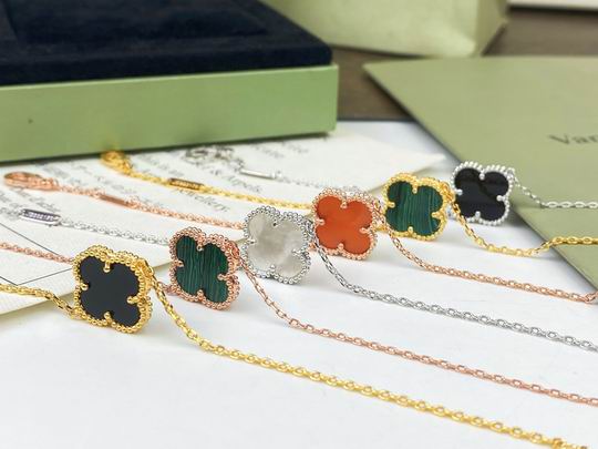 Van Cleef & Arpels bracelet 05lyh33 (1)