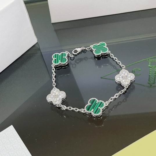 Van Cleef & Arpels bracelet 07lyh35 (1)