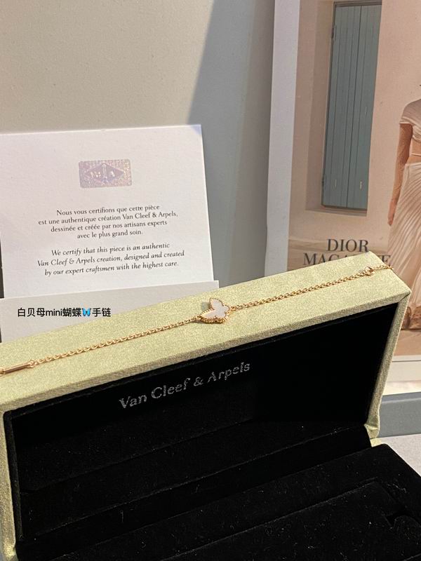 Van Cleef & Arpels bracelet 03lyh45 (1)