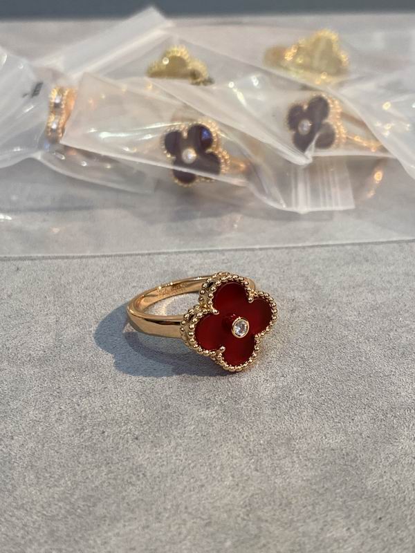 Van Cleef & Arpels ring 03lyh28 (1)