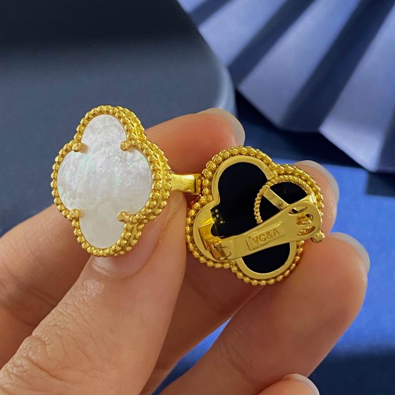 Van Cleef & Arpels earring 05yxh01 (1)