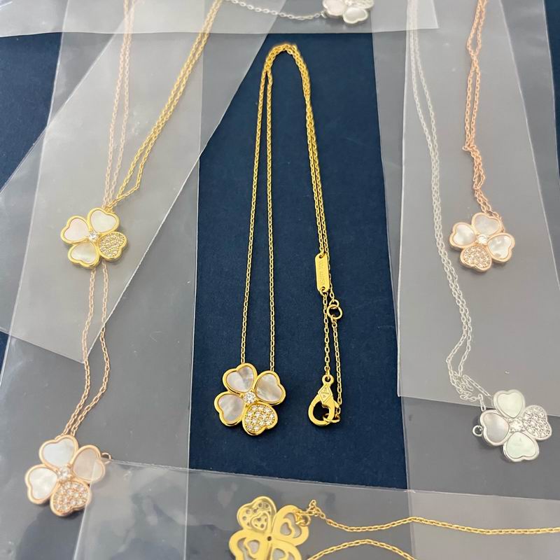Van Cleef & Arpels necklace 06yxh02 (1)