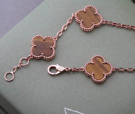 Van Cleef & Arpels necklace 04lyh22 (1)