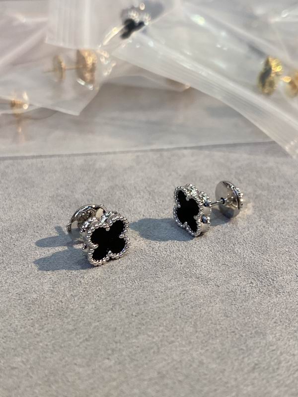 Van Cleef & Arpels earring 03lyh44 (1)