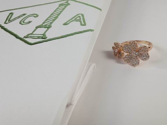 Van Cleef & Arpels ring 04lyh08 (1)