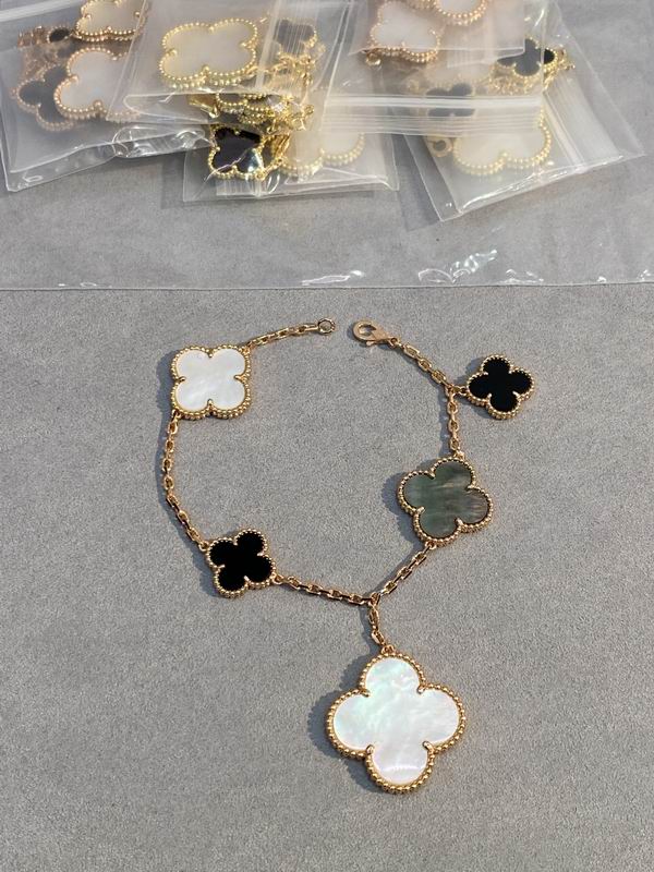 Van Cleef & Arpels bracelet 03lyh52 (1)
