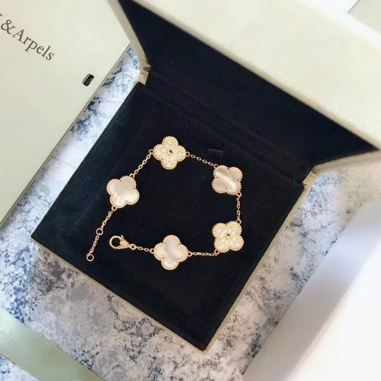 Van Cleef & Arpels bracelet 04lyh24 (1)
