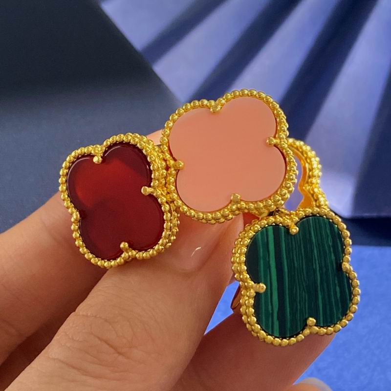 Van Cleef & Arpels earring 05yxh01 (1)