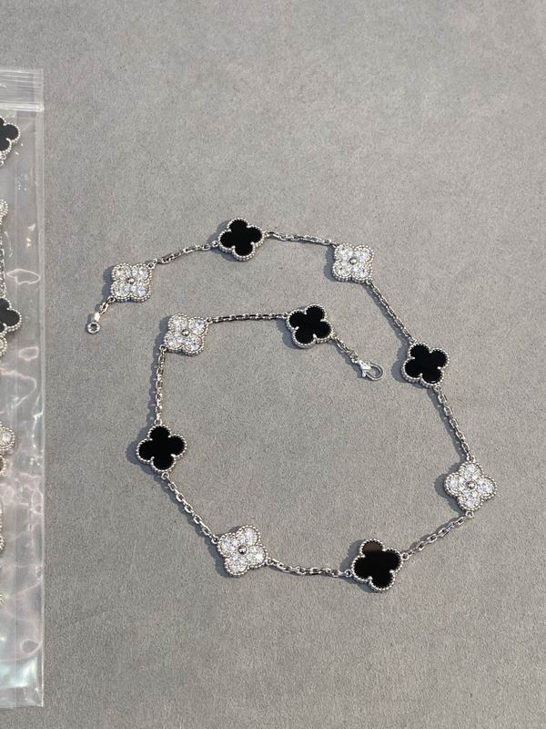 Van Cleef & Arpels necklace 03lyh58 (1)