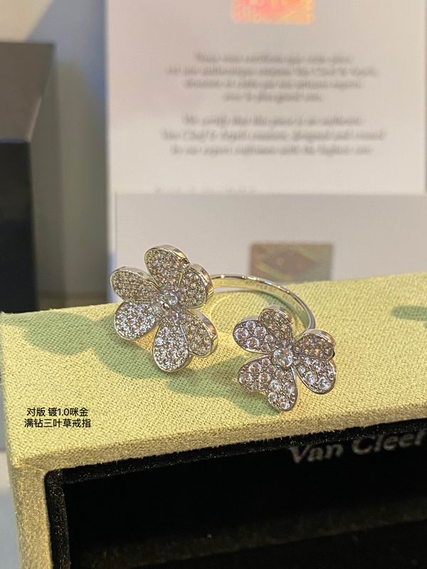 Van Cleef & Arpels ring 03lyh23 (1)