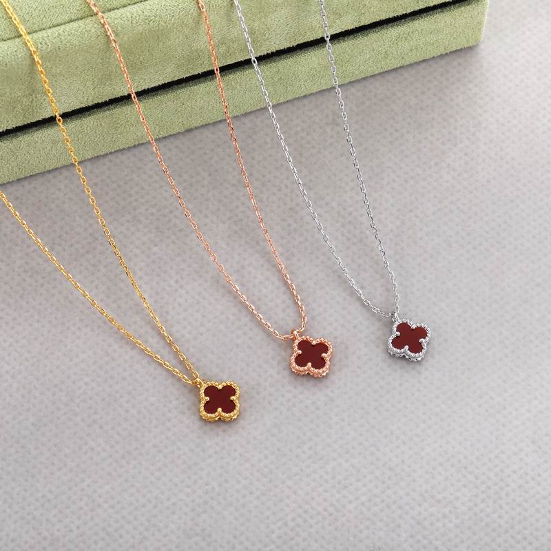 Van Cleef & Arpels necklace 05yxh02 (1)