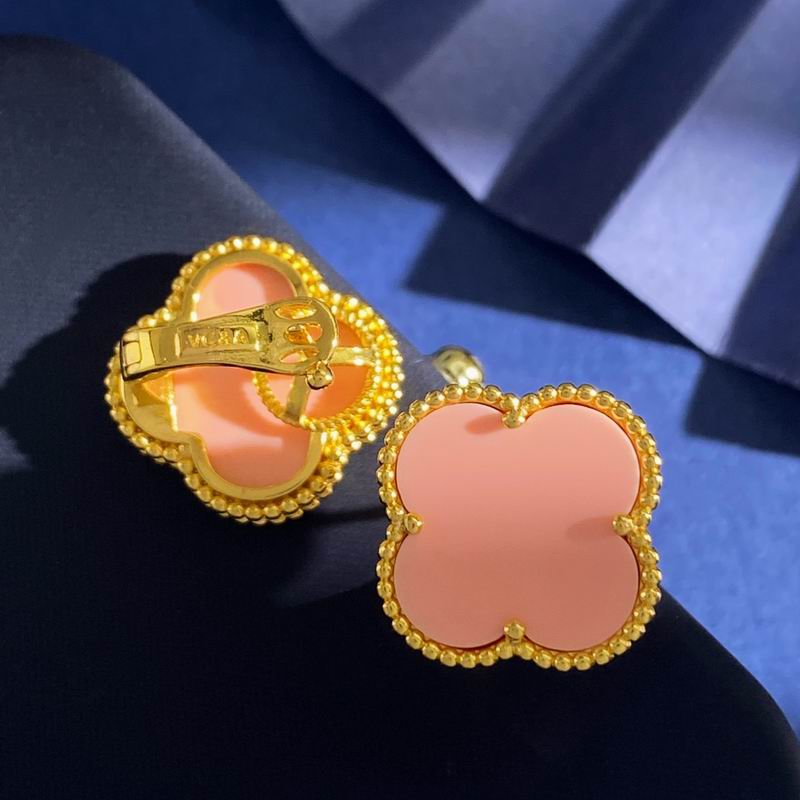 Van Cleef & Arpels earring 05yxh01 (1)
