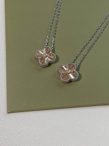 Van Cleef & Arpels necklace 12lyh39 (1)