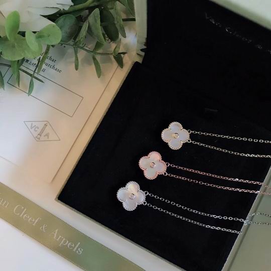 Van Cleef & Arpels necklace 04lyh26 (1)
