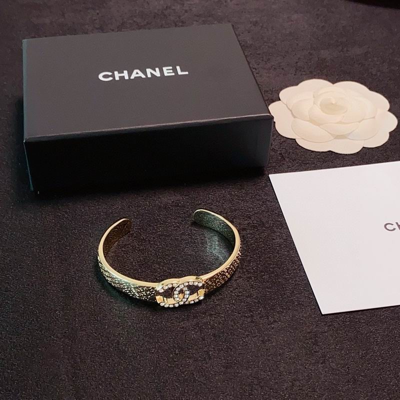 Chanel bracelet 07yxh02 (1)
