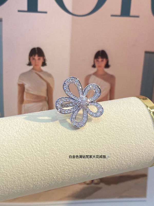 Van Cleef & Arpels ring 03lyh20 (1)