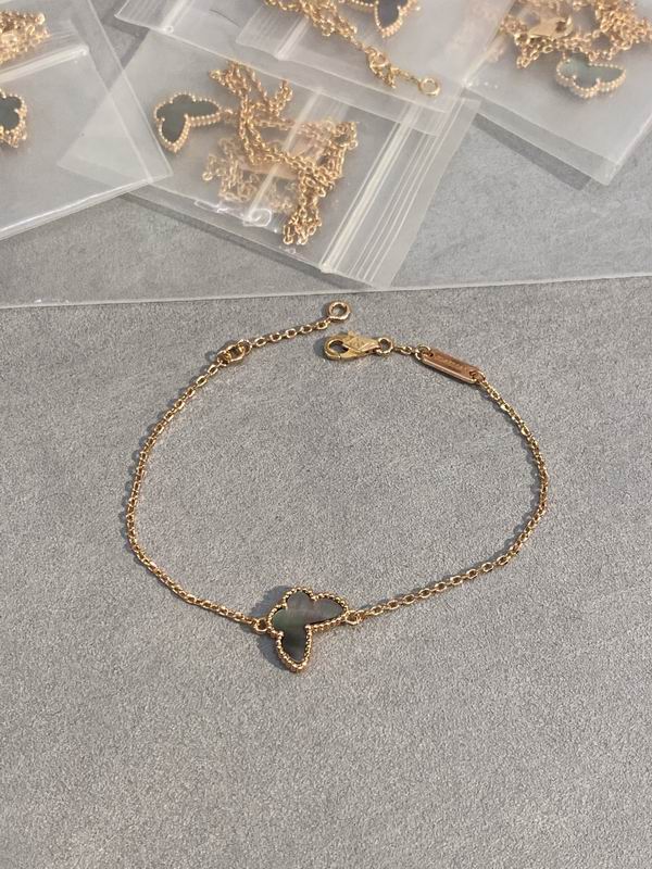 Van Cleef & Arpels bracelet 03lyh54 (1)