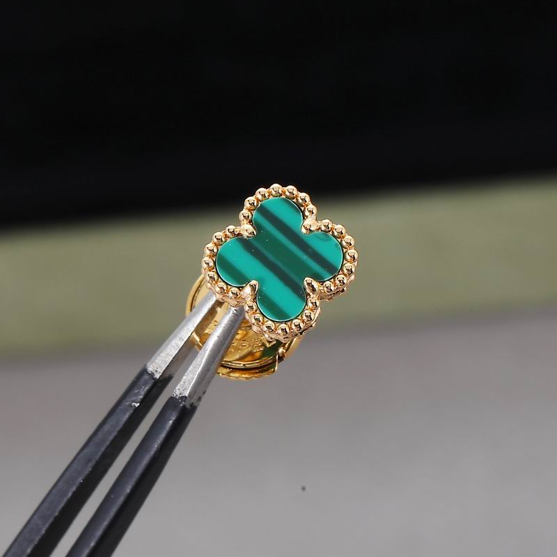 Van Cleef & Arpels earring 05yxh05 (1)