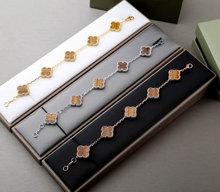 Van Cleef & Arpels necklace 04lyh22 (1)