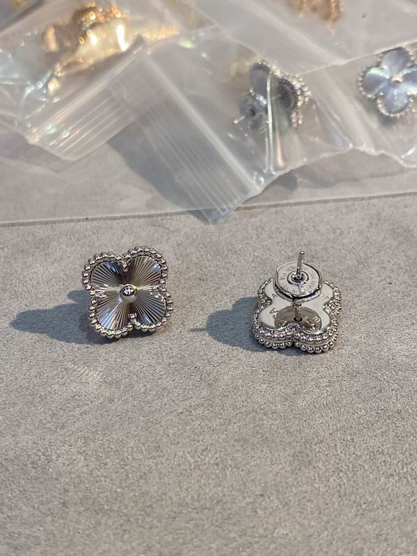 Van Cleef & Arpels earring 03lyh38 (1)