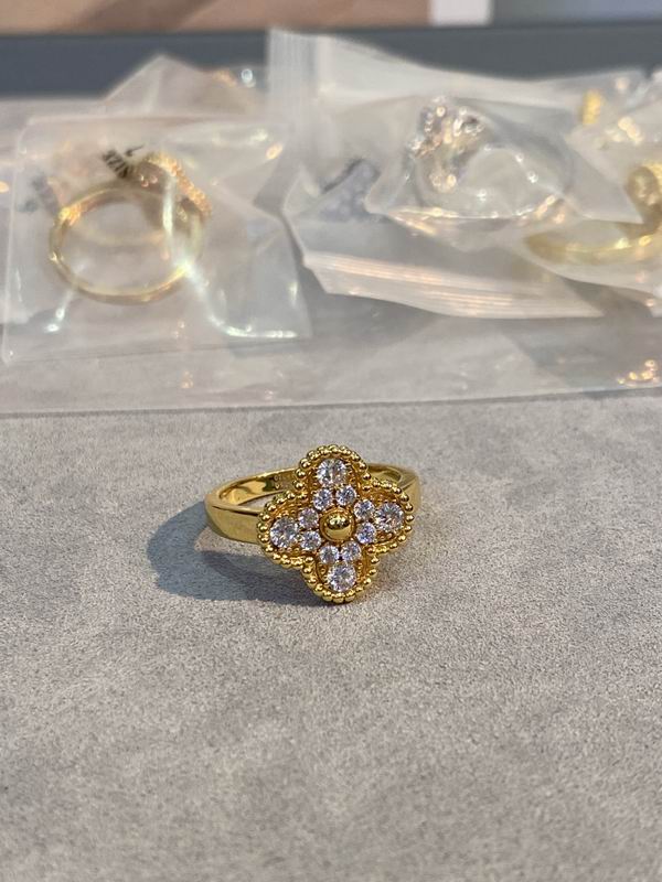 Van Cleef & Arpels ring 03lyh28 (1)