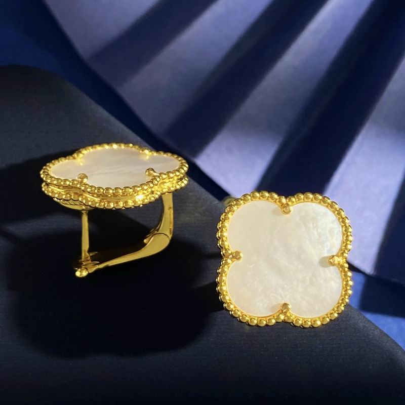 Van Cleef & Arpels earring 05yxh01 (1)