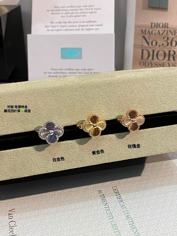 Van Cleef & Arpels ring 03lyh27 (1)