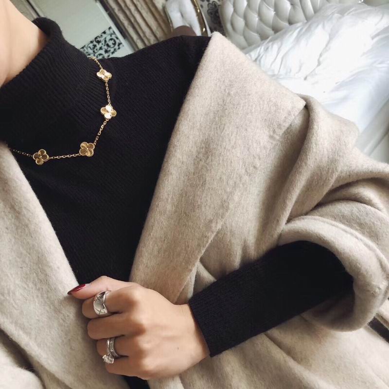 Van Cleef & Arpels necklace 06yxh01 (1)