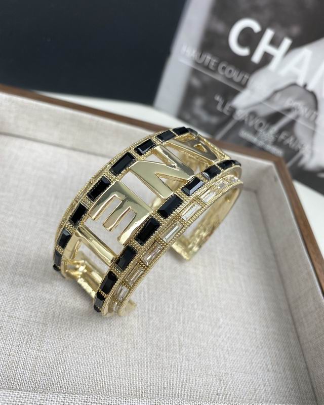 Chanel bracelet 06yxh02 (1)