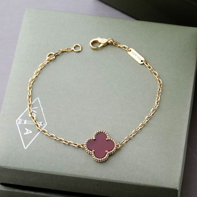 Van Cleef & Arpels necklace 04lyh23 (1)