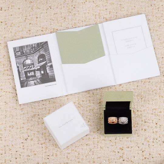 Van Cleef & Arpels ring 04lyh13 (1)