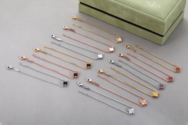 Van Cleef & Arpels bracelet 05yxh01 (1)