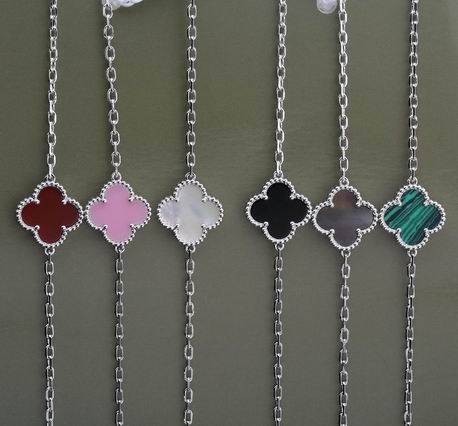 Van Cleef & Arpels necklace 04lyh23 (1)
