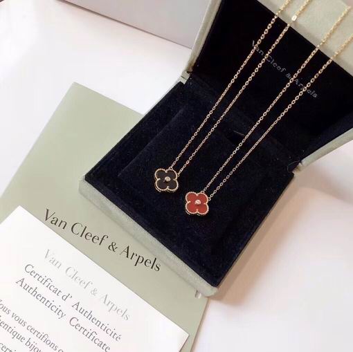 Van Cleef & Arpels necklace 04lyh28 (1)