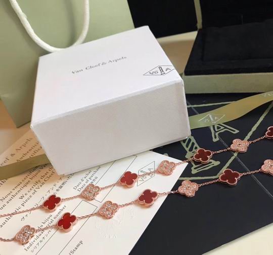 Van Cleef & Arpels necklace 04lyh30 (1)