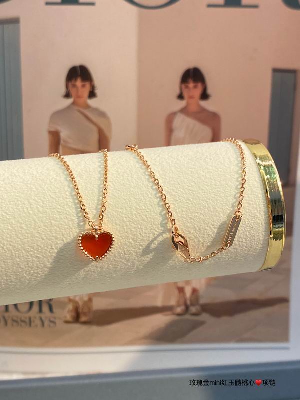 Van Cleef & Arpels necklace 03lyh51 (1)